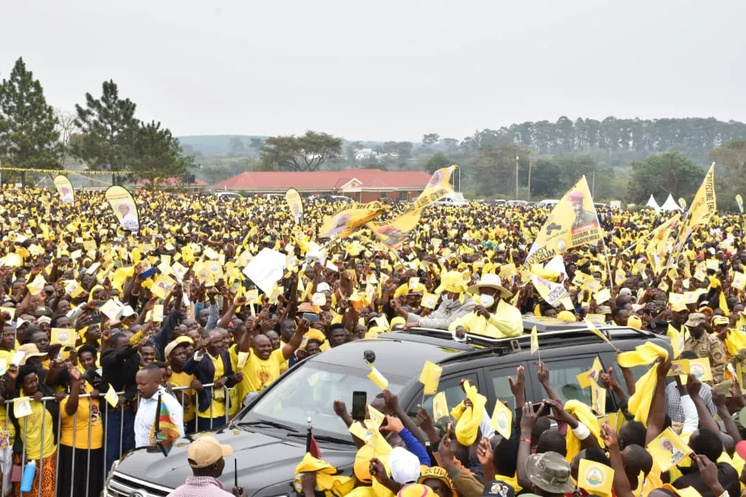 Museveni campaigns in Nakaseke, tips farmers on growing pastures