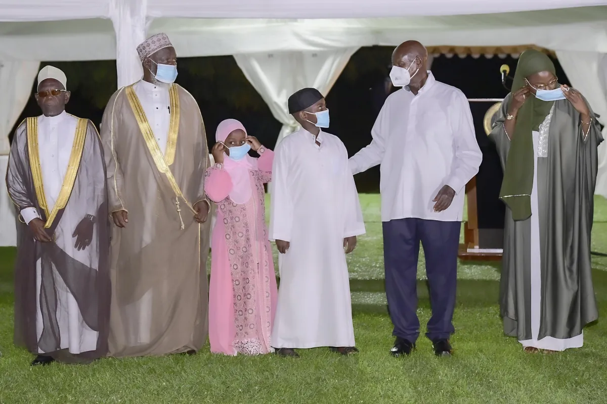 President Museveni hosts Muslims to iftar dinner