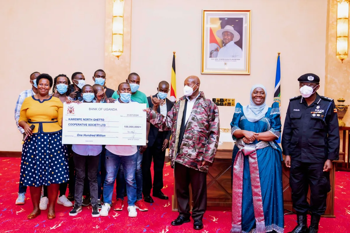 President Museveni meets ghetto SACCO leaders, fulfils shs1.2 billion pledge
