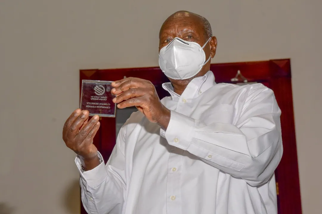 President Museveni receives the climate mobility champion leader award